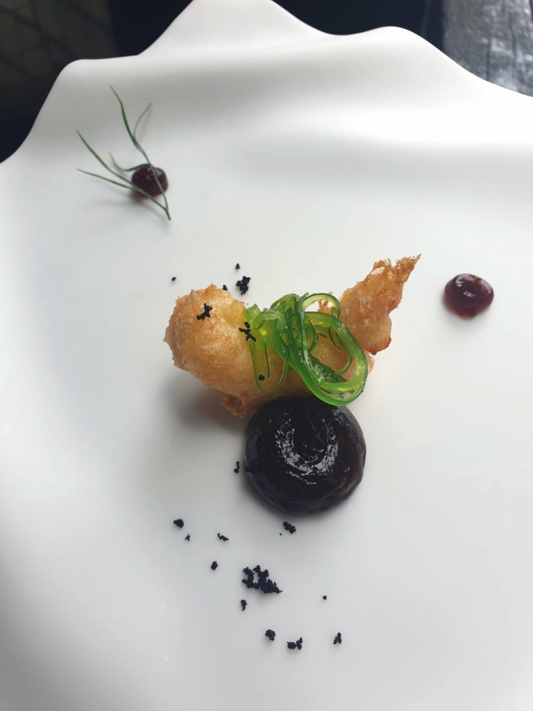 colita de cigala en tempura alga y soja